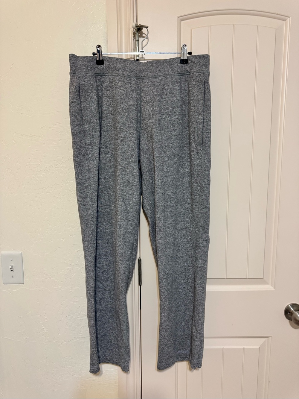 lululemon athletica Men's Heather Gray Jogger Pants